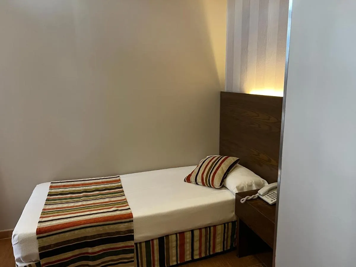 Guest house Hostal Los Coronales Madrid